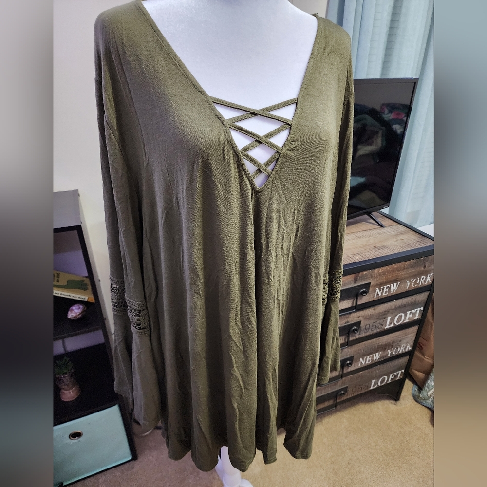 💞4/$20💞 Olive/Army Green Lightweight Tunic Size 3X